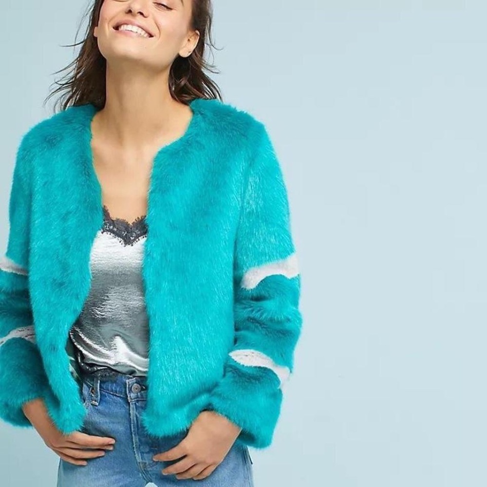 🌹Molliolli🌹 NWT Faux Fur Jacket Size Small